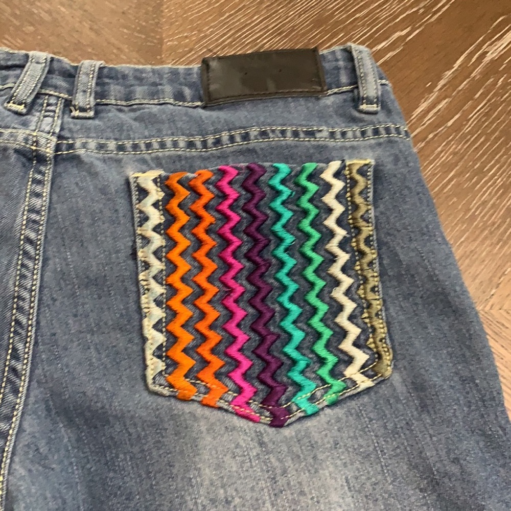 COOGI straight leg medium blue wash colorful pocket jean Size 10 - Picture 9 of 17